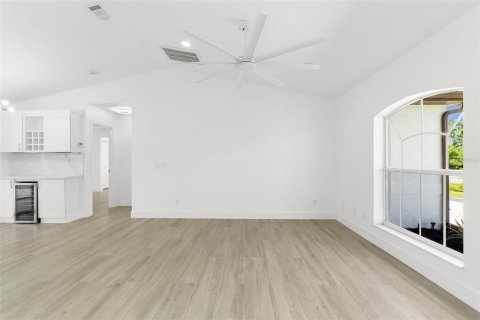 Villa ou maison à vendre à North Port, Floride: 3 chambres, 117.99 m2 № 1825094 - photo 5