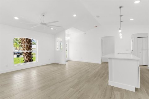Villa ou maison à vendre à North Port, Floride: 3 chambres, 117.99 m2 № 1825094 - photo 8