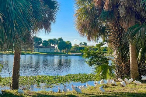 Снять в аренду кондоминиум в Лейк-Уорт, Флорида 1 спальня, 66.89м2, № 1208777 - фото 1