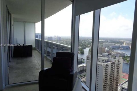 Apartment in Hallandale Beach, Florida 3 bedrooms, 145.95 sq.m. № 2018453 - photo 16