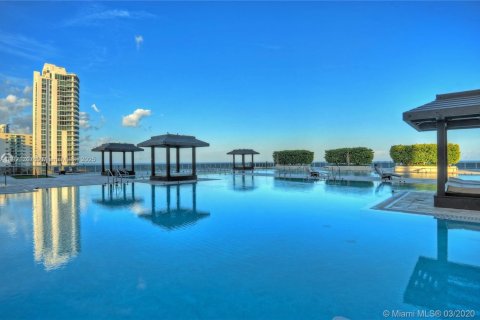 Apartment in Hallandale Beach, Florida 3 bedrooms, 145.95 sq.m. № 2018453 - photo 3