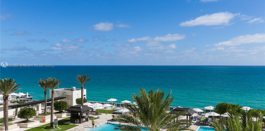 Apartment in Hallandale Beach, Florida 3 bedrooms, 145.95 sq.m. № 2018453