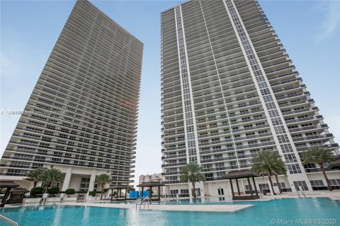 Apartment in Hallandale Beach, Florida 3 bedrooms, 145.95 sq.m. № 2018453 - photo 6
