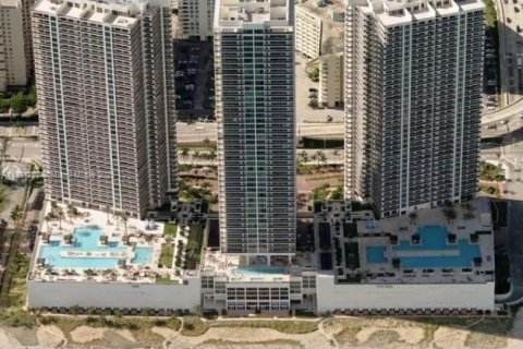 Apartment in Hallandale Beach, Florida 3 bedrooms, 145.95 sq.m. № 2018453 - photo 2