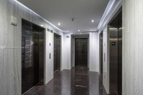 Apartment in Hallandale Beach, Florida 3 bedrooms, 145.95 sq.m. № 2018453 - photo 19