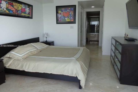 Apartment in Hallandale Beach, Florida 3 bedrooms, 145.95 sq.m. № 2018453 - photo 15