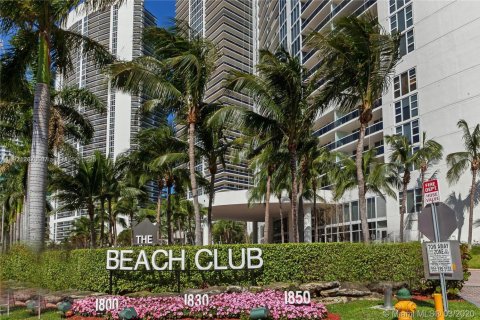Apartment in Hallandale Beach, Florida 3 bedrooms, 145.95 sq.m. № 2018453 - photo 5