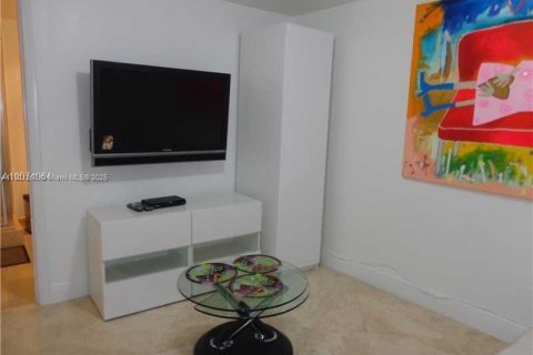 Apartment in Hallandale Beach, Florida 3 bedrooms, 145.95 sq.m. № 2018453 - photo 14