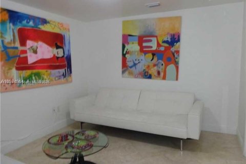 Apartment in Hallandale Beach, Florida 3 bedrooms, 145.95 sq.m. № 2018453 - photo 13