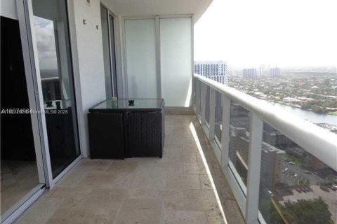 Apartment in Hallandale Beach, Florida 3 bedrooms, 145.95 sq.m. № 2018453 - photo 11