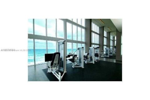 Apartment in Hallandale Beach, Florida 3 bedrooms, 145.95 sq.m. № 2018453 - photo 9