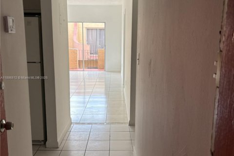 Apartamento en alquiler en Hialeah, Florida, 2 dormitorios, 78.04 m2 № 1933515 - foto 5