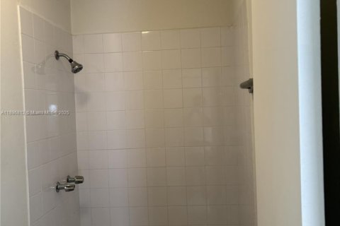 Apartamento en alquiler en Hialeah, Florida, 2 dormitorios, 78.04 m2 № 1933515 - foto 15