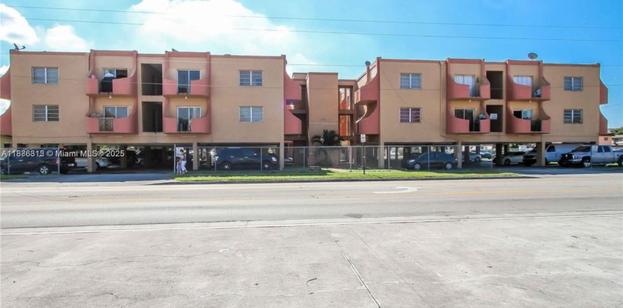 Apartment in Hialeah, Florida 2 bedrooms, 78.04 sq.m. № 1933515