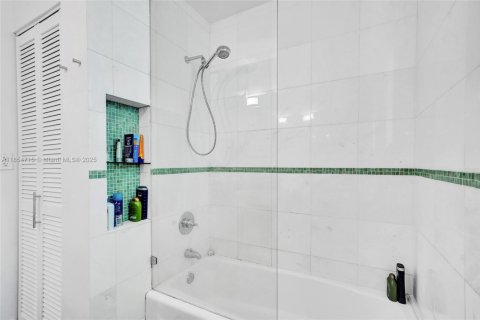 Купить кондоминиум в Майами-Бич, Флорида 1 спальня, 49.8м2, № 2014575 - фото 11