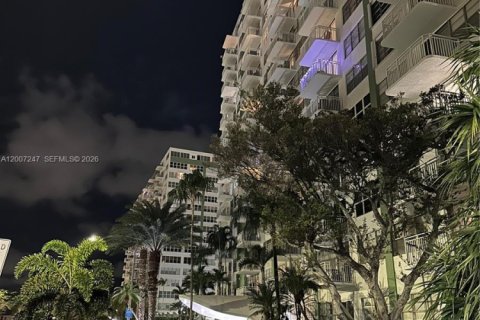 Condominio en venta en North Miami, Florida, 2 dormitorios, 110.37 m2 № 2260322 - foto 5
