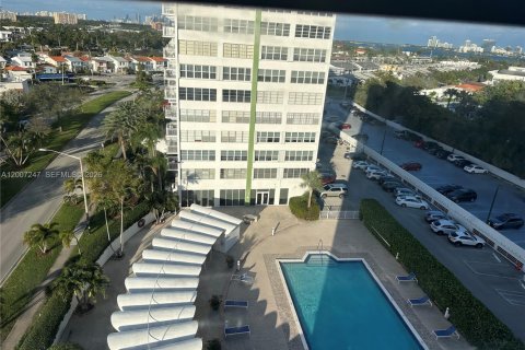 Condominio en venta en North Miami, Florida, 2 dormitorios, 110.37 m2 № 2260322 - foto 6