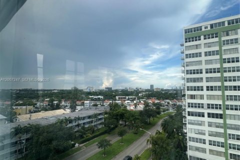 Condominio en venta en North Miami, Florida, 2 dormitorios, 110.37 m2 № 2260322 - foto 11