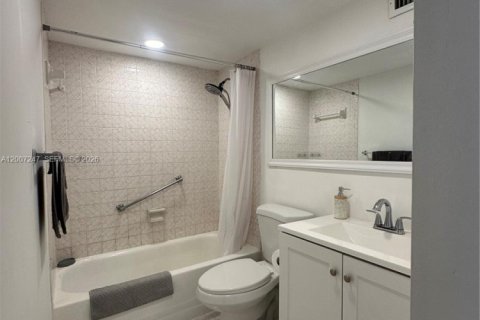 Condominio en venta en North Miami, Florida, 2 dormitorios, 110.37 m2 № 2260322 - foto 17