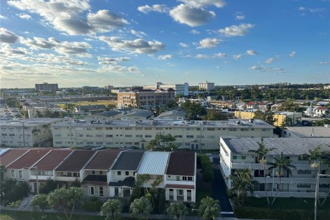 Condominio en venta en North Miami, Florida, 2 dormitorios, 110.37 m2 № 2260322 - foto 9