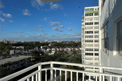 Condominio en venta en North Miami, Florida, 2 dormitorios, 110.37 m2 № 2260322 - foto 10
