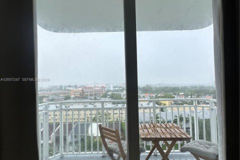 Condominio en venta en North Miami, Florida, 2 dormitorios, 110.37 m2 № 2260322 - foto 3