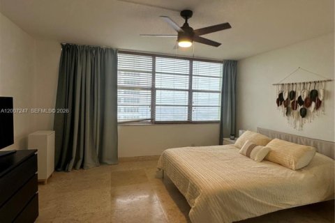 Condominio en venta en North Miami, Florida, 2 dormitorios, 110.37 m2 № 2260322 - foto 18