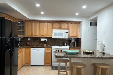 Condominio en venta en North Miami, Florida, 2 dormitorios, 110.37 m2 № 2260322 - foto 4