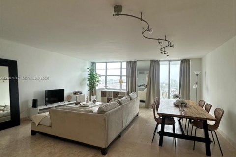 Condominio en North Miami, Florida, 2 dormitorios  № 2260322