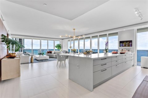 Copropriété à louer à Hallandale Beach, Floride: 3 chambres, 191.84 m2 № 1842581 - photo 6