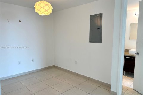 Copropriété à vendre à Miami, Floride: 1 chambre, 78.78 m2 № 1924832 - photo 19