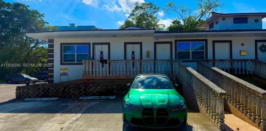 Дом в Майами-Гарденс, Флорида 2 спальни, 366.5м2 № 1984543