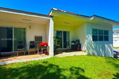 Снять в аренду виллу или дом в Майами-Гарденс, Флорида 2 спальни, 366.5м2, № 1984543 - фото 7