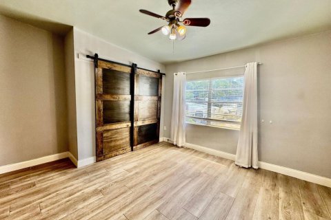 Commercial property in Pompano Beach, Florida 3 rooms, 46.45 sq.m. № 2249983 - photo 6