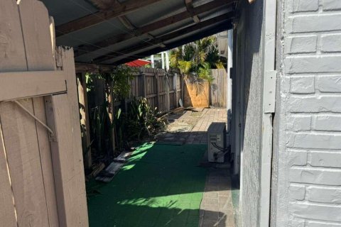 Commercial property in Pompano Beach, Florida 3 rooms, 46.45 sq.m. № 2249983 - photo 15