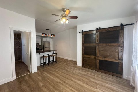 Commercial property in Pompano Beach, Florida 3 rooms, 46.45 sq.m. № 2249983 - photo 10