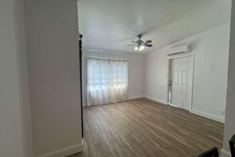 Commercial property in Pompano Beach, Florida 3 rooms, 46.45 sq.m. № 2249983 - photo 12