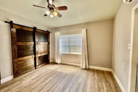 Commercial property in Pompano Beach, Florida 3 rooms, 46.45 sq.m. № 2249983 - photo 5