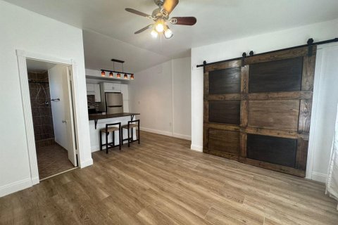 Commercial property in Pompano Beach, Florida 3 rooms, 46.45 sq.m. № 2249983 - photo 7