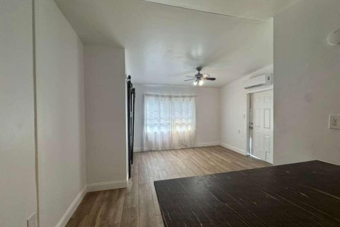 Commercial property in Pompano Beach, Florida 3 rooms, 46.45 sq.m. № 2249983 - photo 13