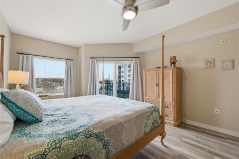 Condo in New Smyrna Beach, Florida, 2 bedrooms  № 2109284 - photo 18