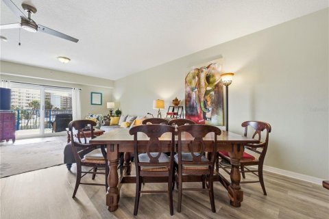 Condo in New Smyrna Beach, Florida, 2 bedrooms  № 2109284 - photo 8