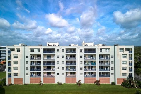Condominio en New Smyrna Beach, Florida, 2 dormitorios  № 2109284