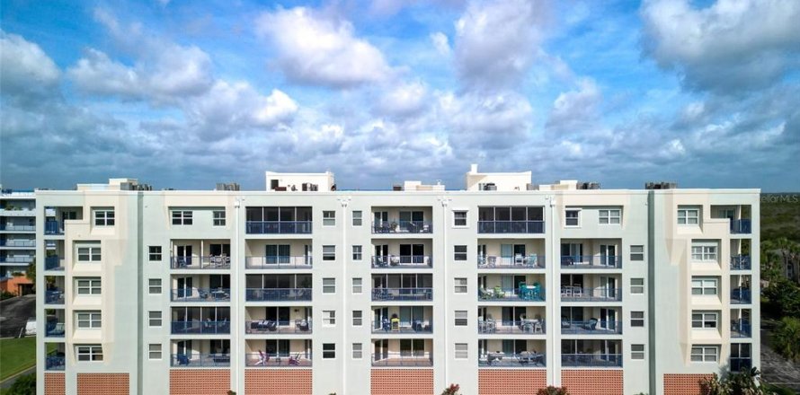 Condo in New Smyrna Beach, Florida, 2 bedrooms  № 2109284