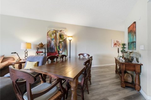 Condo in New Smyrna Beach, Florida, 2 bedrooms  № 2109284 - photo 9