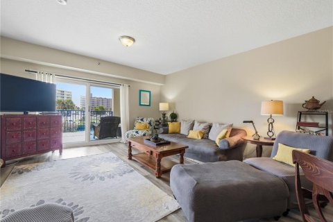 Condo in New Smyrna Beach, Florida, 2 bedrooms  № 2109284 - photo 13