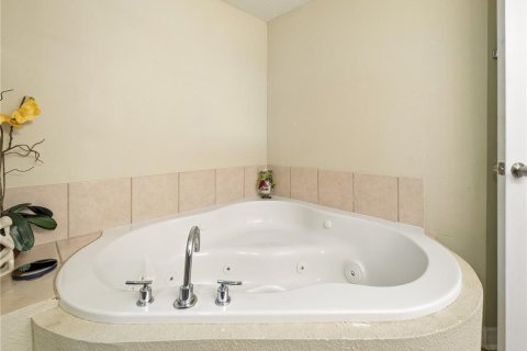 Condo in New Smyrna Beach, Florida, 2 bedrooms  № 2109284 - photo 23