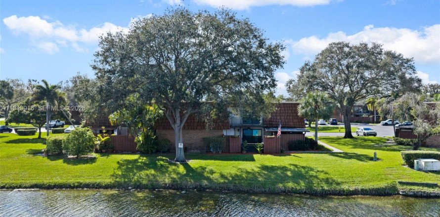 Таунхаус в Дейви, Флорида 3 спальни, 153.66м2 № 2009344