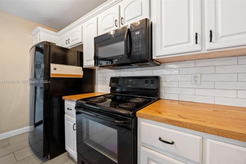 Купить таунхаус в Дейви, Флорида 3 спальни, 153.66м2, № 2009344 - фото 12