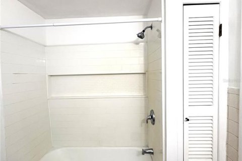 Appartement à louer à New Port Richey, Floride: 1 chambre, 269.04 m2 № 2412588 - photo 10